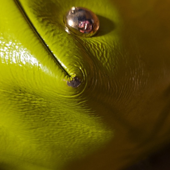 Michael Michael Kors lime green patent leather tote bag. - Picture 9 of 16